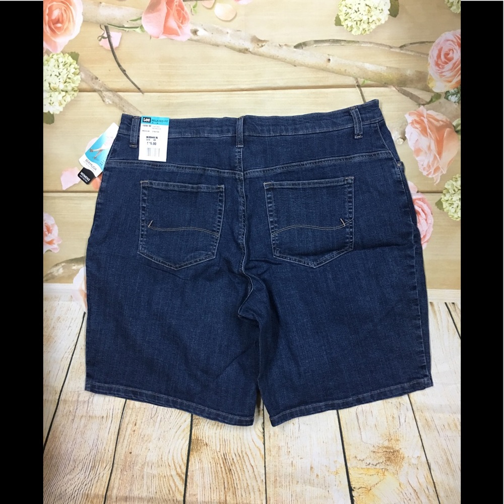 ⬇️Lee women's plus size Bermuda shorts sz 18w NWT - Picture 2 of 2